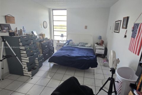 Condominio en venta en Miami, Florida, 2 dormitorios, 90.49 m2 № 1779642 - foto 9
