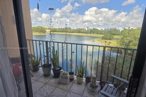 Condominio en venta en Miami, Florida, 2 dormitorios, 90.49 m2 № 1779642 - foto 1