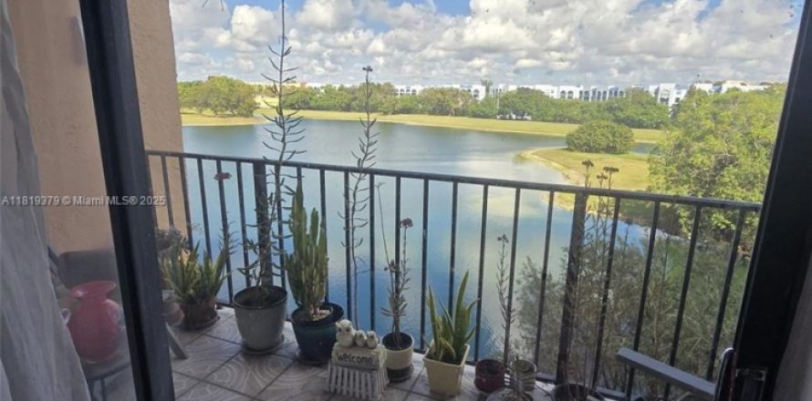 Condominio en Miami, Florida, 2 dormitorios  № 1779642