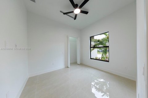 Casa en venta en Lehigh Acres, Florida, 4 dormitorios № 2182648 - foto 10