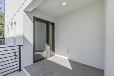 Townhouse in Tampa, Florida 3 bedrooms, 284.47 sq.m. № 2204087 - photo 2