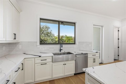 Townhouse in Tampa, Florida 3 bedrooms, 284.47 sq.m. № 2204087 - photo 10