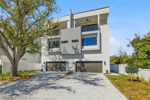 Townhouse in Tampa, Florida 3 bedrooms, 284.47 sq.m. № 2204087