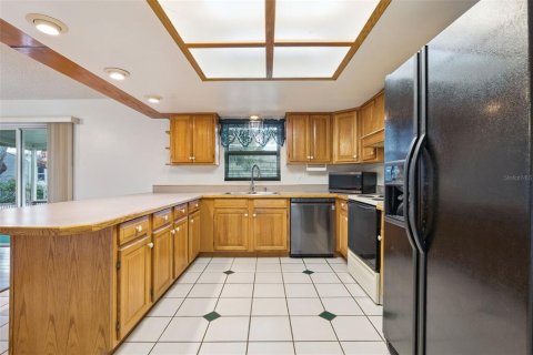 House in Belle Isle, Florida 4 bedrooms, 149.76 sq.m. № 2238854 - photo 11