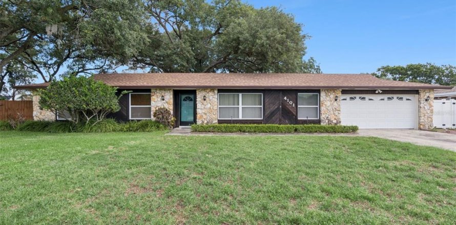 House in Belle Isle, Florida 4 bedrooms, 149.76 sq.m. № 2238854