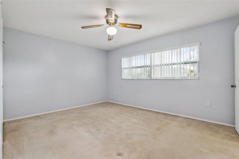 House in Belle Isle, Florida 4 bedrooms, 149.76 sq.m. № 2238854 - photo 17