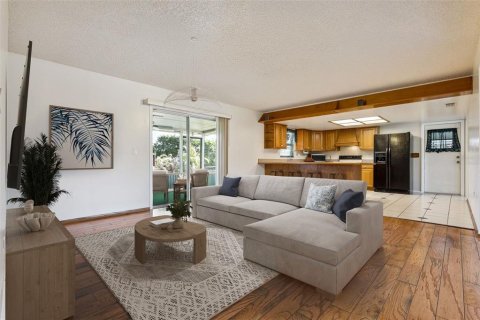 House in Belle Isle, Florida 4 bedrooms, 149.76 sq.m. № 2238854 - photo 8