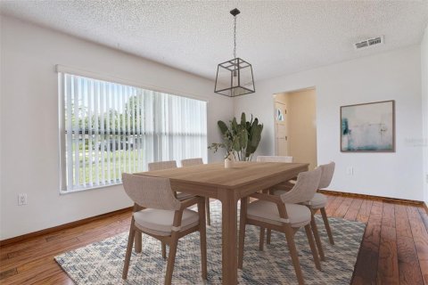 House in Belle Isle, Florida 4 bedrooms, 149.76 sq.m. № 2238854 - photo 3