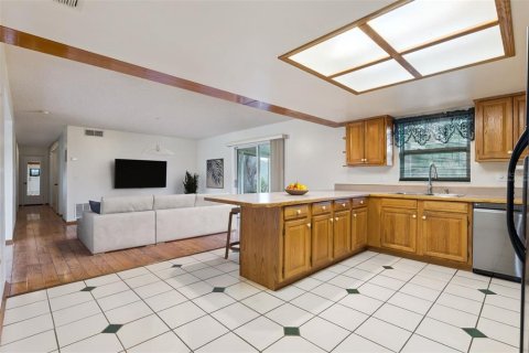 House in Belle Isle, Florida 4 bedrooms, 149.76 sq.m. № 2238854 - photo 9