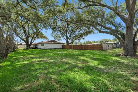 House in Belle Isle, Florida 4 bedrooms, 149.76 sq.m. № 2238854 - photo 24
