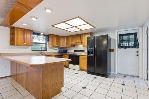 House in Belle Isle, Florida 4 bedrooms, 149.76 sq.m. № 2238854 - photo 12