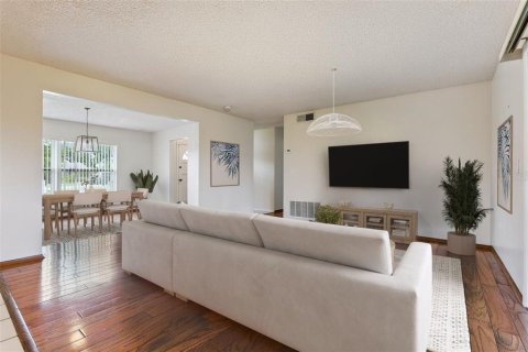 House in Belle Isle, Florida 4 bedrooms, 149.76 sq.m. № 2238854 - photo 4