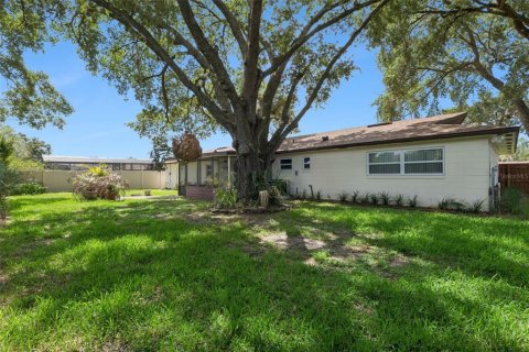 House in Belle Isle, Florida 4 bedrooms, 149.76 sq.m. № 2238854 - photo 27
