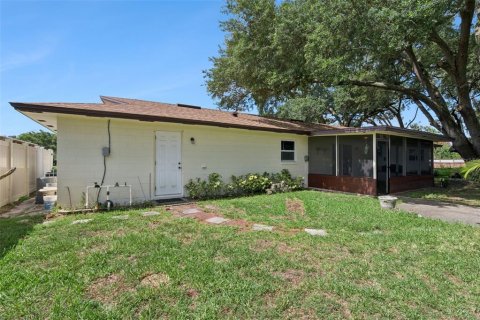 House in Belle Isle, Florida 4 bedrooms, 149.76 sq.m. № 2238854 - photo 28