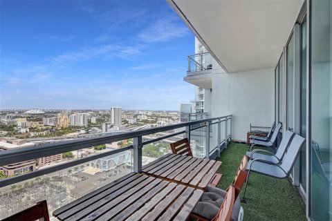 Condominio en alquiler en Miami, Florida, 1 dormitorio, 70.05 m2 № 2020648 - foto 9