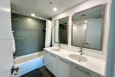 Condominio en alquiler en Miami, Florida, 1 dormitorio, 70.05 m2 № 2020648 - foto 6