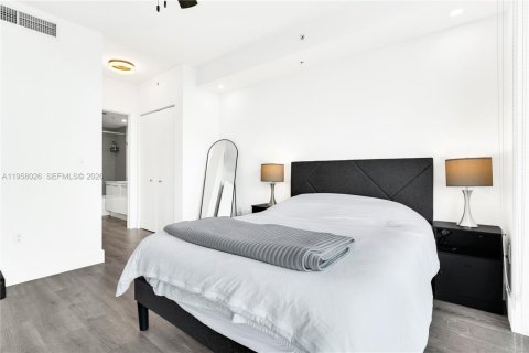 Condo in Miami, Florida, 1 bedroom  № 2020648 - photo 14