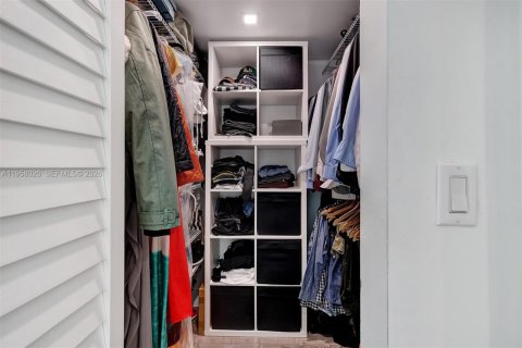 Condominio en alquiler en Miami, Florida, 1 dormitorio, 70.05 m2 № 2020648 - foto 5