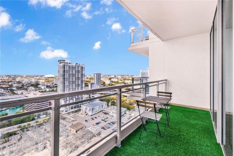 Condo in Miami, Florida, 1 bedroom  № 2020648 - photo 19