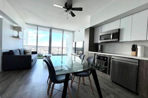 Condominio en Miami, Florida, 1 dormitorio № 2020648