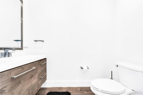 Condo in Miami, Florida, 1 bedroom  № 2020648 - photo 18