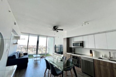 Condominio en alquiler en Miami, Florida, 1 dormitorio, 70.05 m2 № 2020648 - foto 2