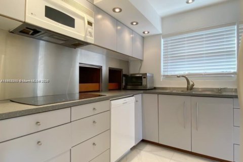 Adosado en alquiler en Miami, Florida, 1 dormitorio, 89.19 m2 № 1953754 - foto 11