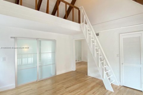 Adosado en alquiler en Miami, Florida, 1 dormitorio, 89.19 m2 № 1953754 - foto 2