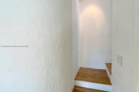 Adosado en alquiler en Miami, Florida, 1 dormitorio, 89.19 m2 № 1953754 - foto 13