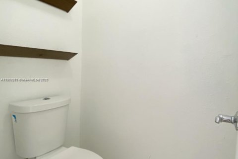 Adosado en alquiler en Miami, Florida, 1 dormitorio, 89.19 m2 № 1953754 - foto 15