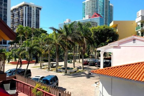 Adosado en alquiler en Miami, Florida, 1 dormitorio, 89.19 m2 № 1953754 - foto 22