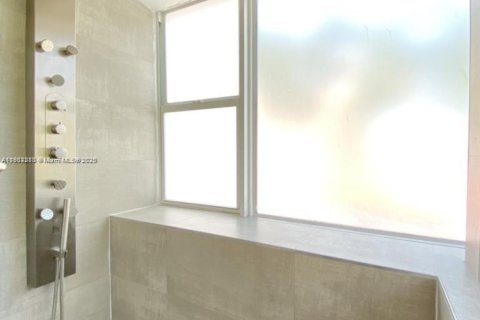 Adosado en alquiler en Miami, Florida, 1 dormitorio, 89.19 m2 № 1953754 - foto 16
