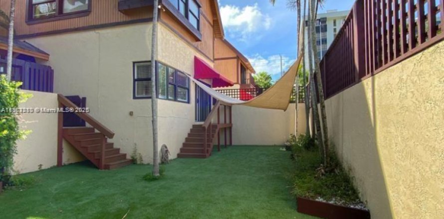 Adosado en Miami, Florida 1 dormitorio, 89.19 m2 № 1953754