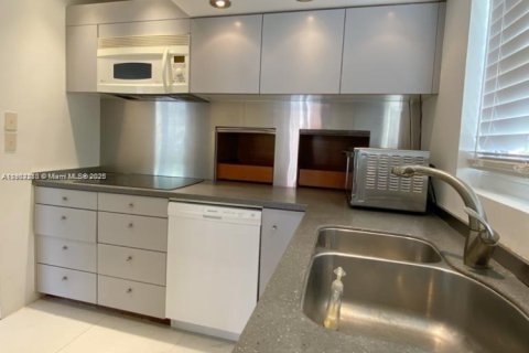 Adosado en alquiler en Miami, Florida, 1 dormitorio, 89.19 m2 № 1953754 - foto 10