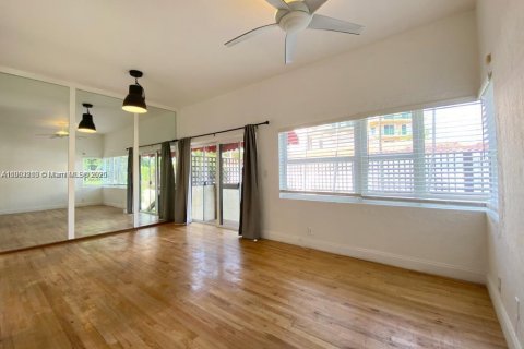 Adosado en alquiler en Miami, Florida, 1 dormitorio, 89.19 m2 № 1953754 - foto 20