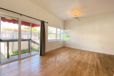 Adosado en alquiler en Miami, Florida, 1 dormitorio, 89.19 m2 № 1953754 - foto 19