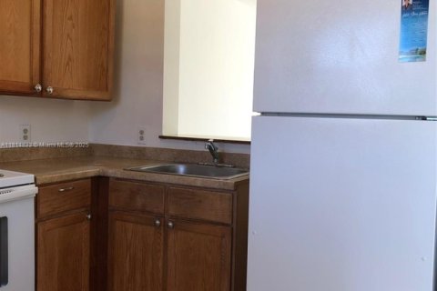 Condo in Miami, Florida, 2 bedrooms  № 1766510 - photo 9