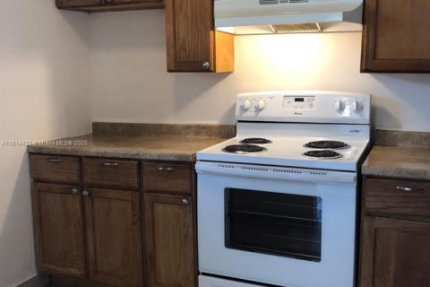 Condo in Miami, Florida, 2 bedrooms  № 1766510 - photo 8