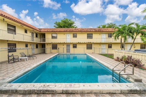 Condo in Miami, Florida, 2 bedrooms  № 1766510 - photo 12