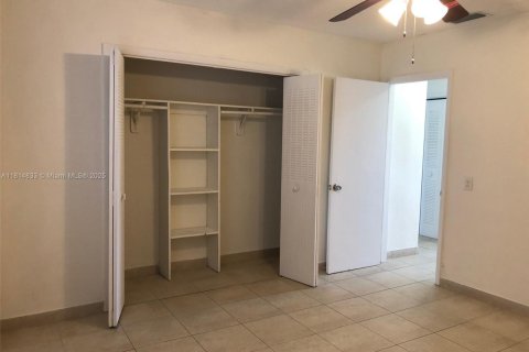 Condo in Miami, Florida, 2 bedrooms  № 1766510 - photo 6