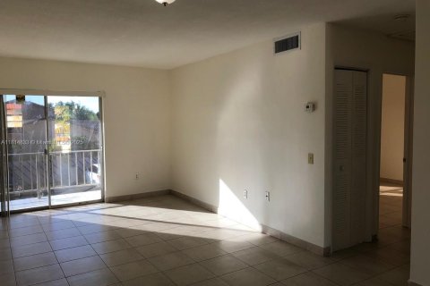 Condo in Miami, Florida, 2 bedrooms  № 1766510 - photo 15