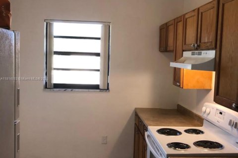 Condo in Miami, Florida, 2 bedrooms  № 1766510 - photo 7
