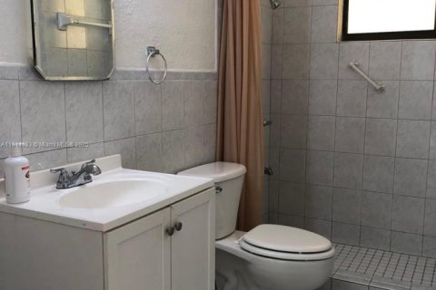 Condo in Miami, Florida, 2 bedrooms  № 1766510 - photo 4