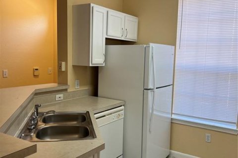 Condo in Orlando, Florida, 2 bedrooms № 2215816 - photo 8