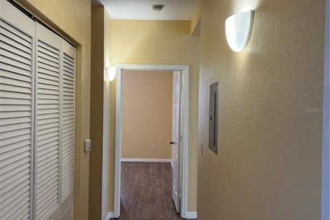 Condo in Orlando, Florida, 2 bedrooms № 2215816 - photo 12