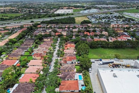 House in Homestead, Florida 3 bedrooms, 176.24 sq.m. № 2087233 - photo 15