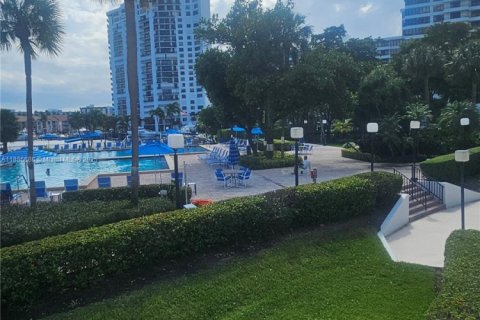 Купить кондоминиум в Халландейл-Бич, Флорида 1 спальня, 92.9м2, № 1933352 - фото 16