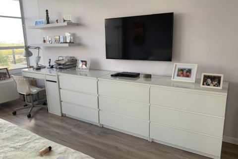 Купить кондоминиум в Халландейл-Бич, Флорида 1 спальня, 92.9м2, № 1933352 - фото 3