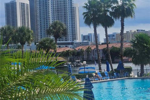 Купить кондоминиум в Халландейл-Бич, Флорида 1 спальня, 92.9м2, № 1933352 - фото 13