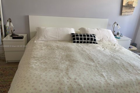 Купить кондоминиум в Халландейл-Бич, Флорида 1 спальня, 92.9м2, № 1933352 - фото 8